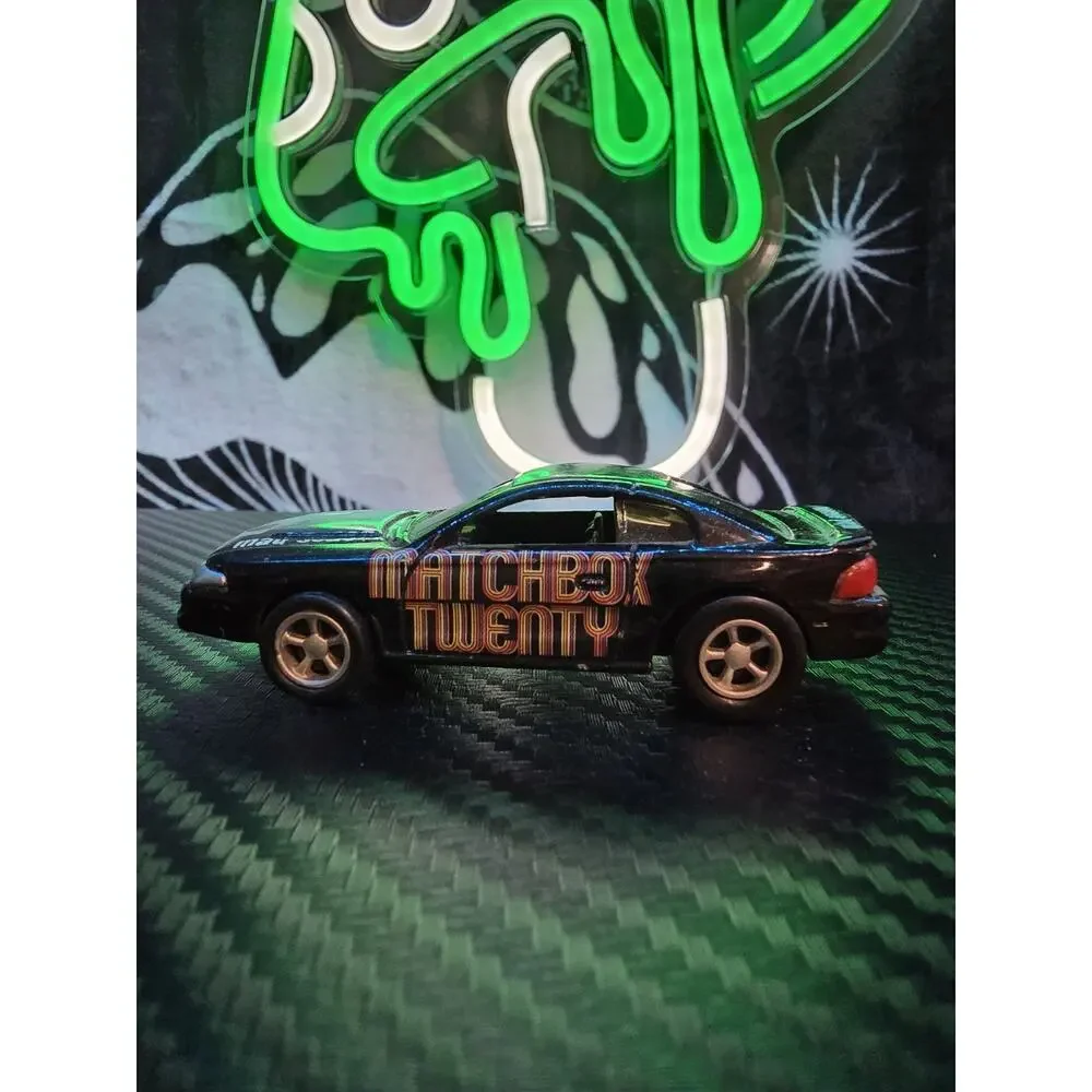 Racing Champions Winterlane 1:64 1997 Ford Mustang Matchbox Twenty 2001